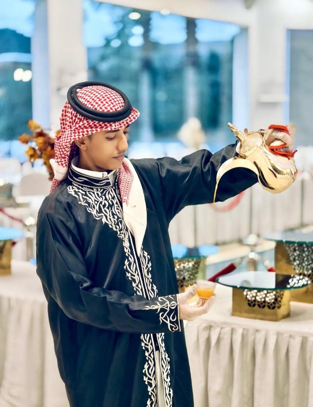 قهوجين محترفين يقدمون خدمات القهوة العربية للمناسبات الخاصة والفعاليات في الرياض